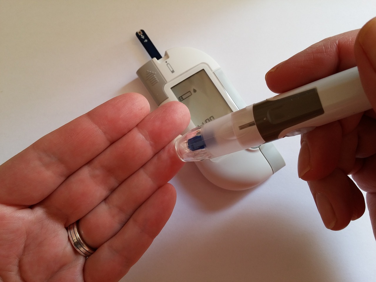 A Guide to Monitoring Blood Glucose at Home