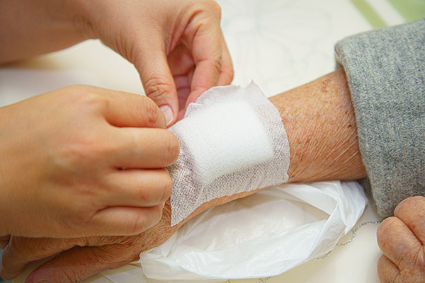Practicing proper wound hygine